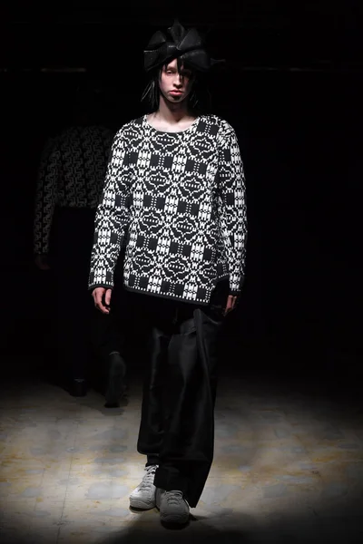 Look 19